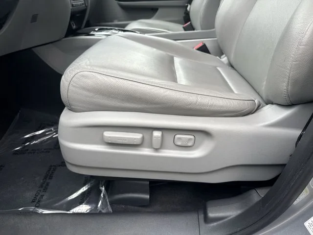 Used 2016  Honda Touring image 28