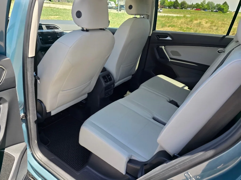 Used 2020 Stone Blue Metallic Volkswagen SE image 14