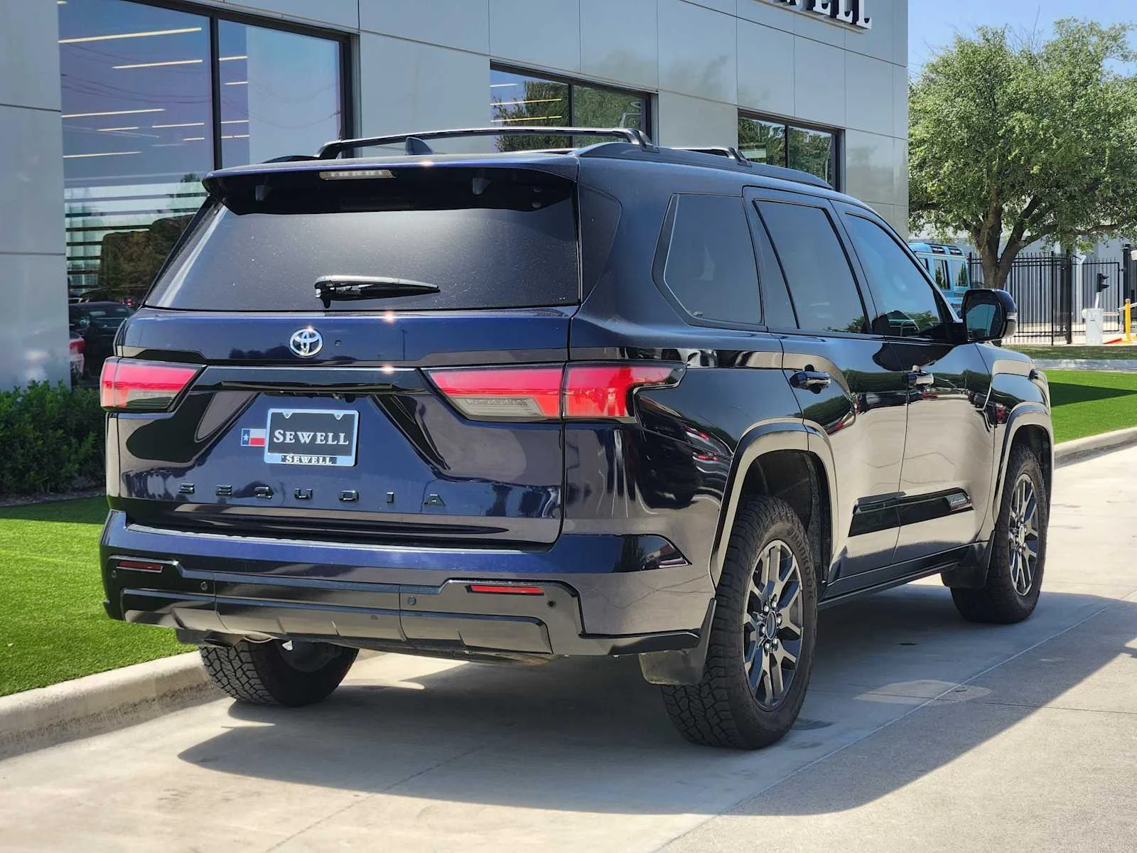 2023 Toyota Sequoia Platinum - Photo 7