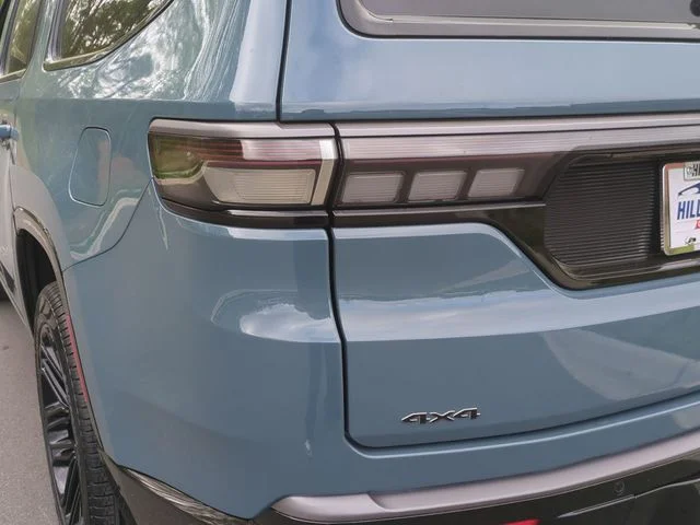 New 2026 Steel Blue Exterior Paint Jeep Limited Reserve image 21