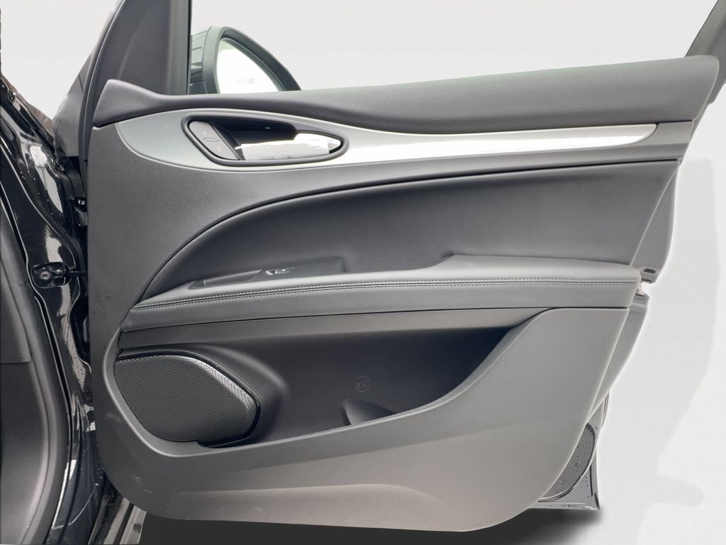 2025 Alfa Romeo Stelvio Base - Photo 37