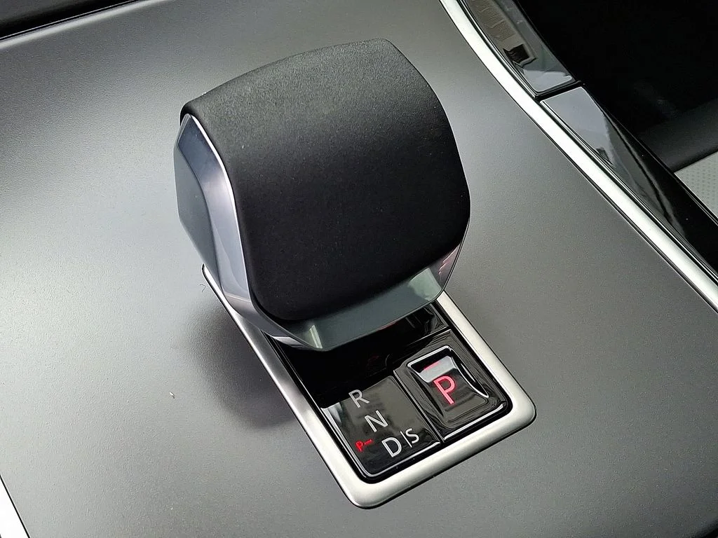 New 2026 Santorini Black Land Rover S image 13