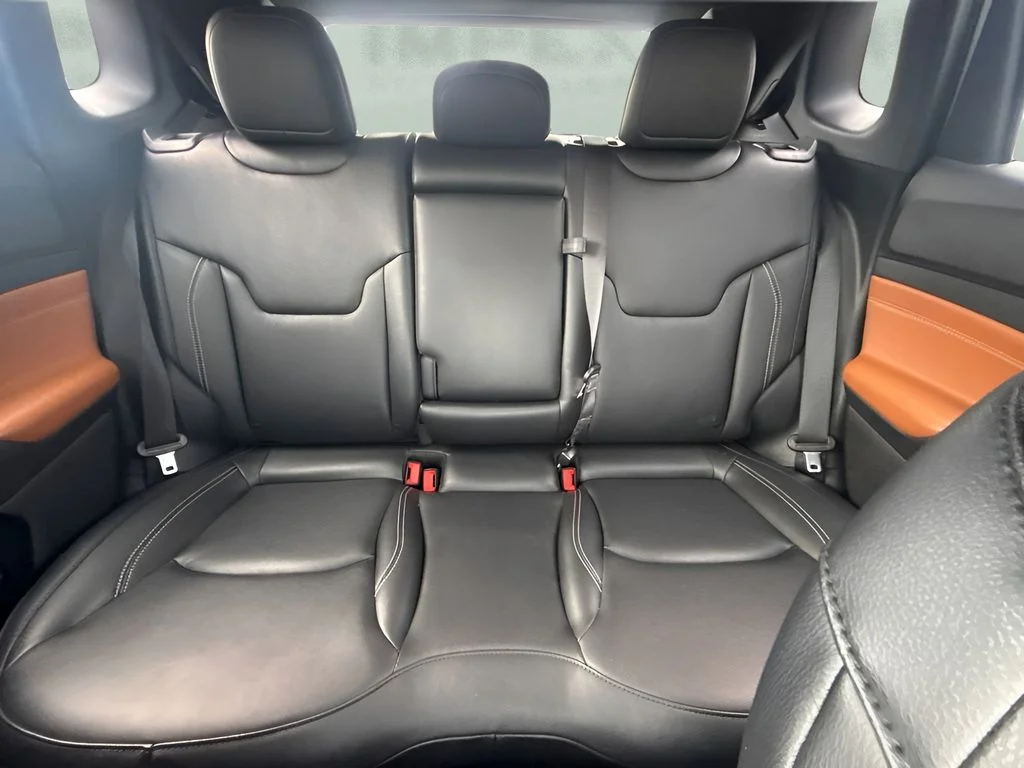 Used 2025 White Jeep Limited image 6