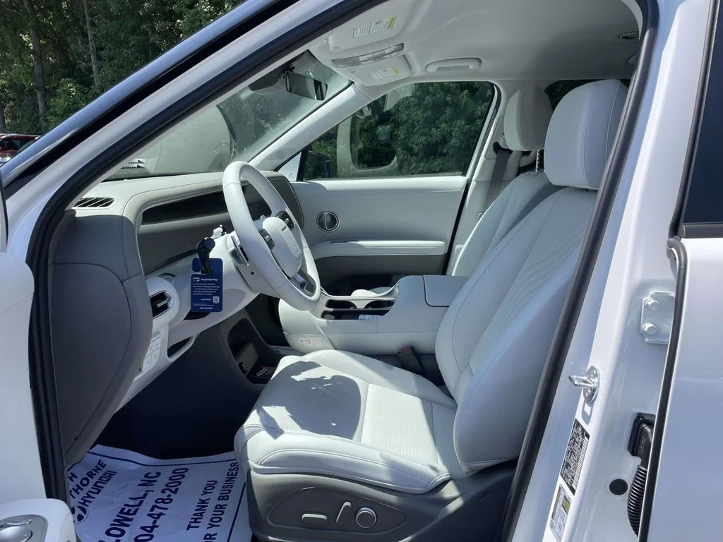 New 2026 White Hyundai SEL image 17