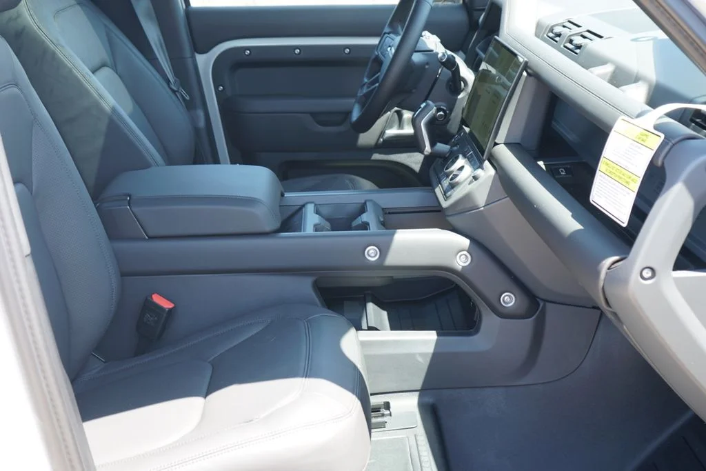 New 2026 Borasco Grey Metallic Land Rover X-Dynamic SE image 26