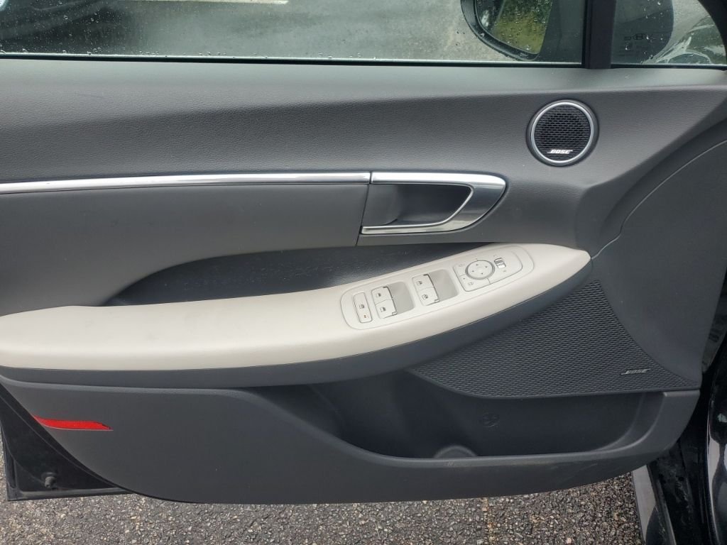 Used 2023 Black Hyundai SEL image 16