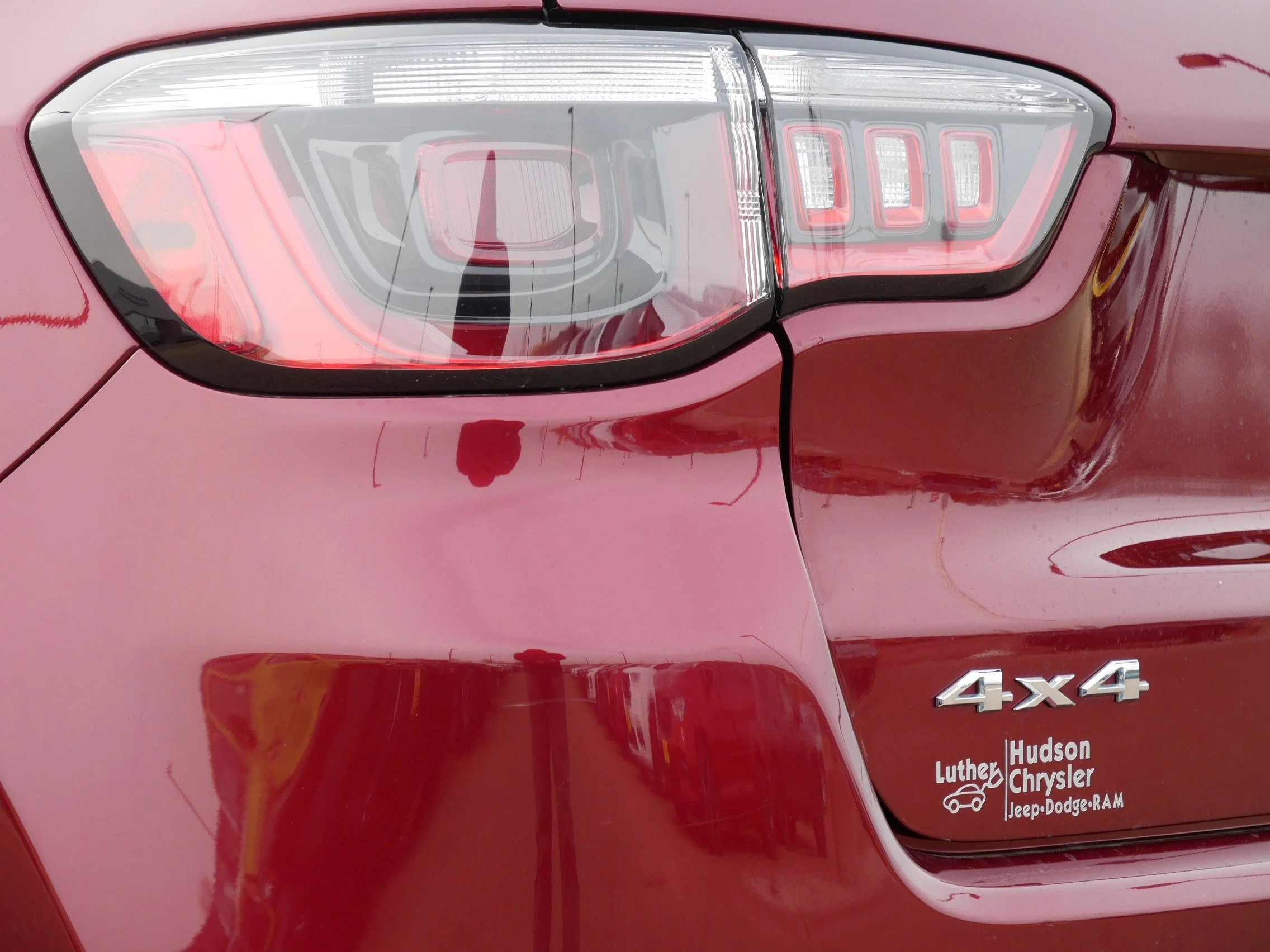 Used 2022 Velvet Red Pearlcoat Jeep Limited image 17