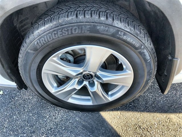 2024 Toyota Highlander LE photo 2