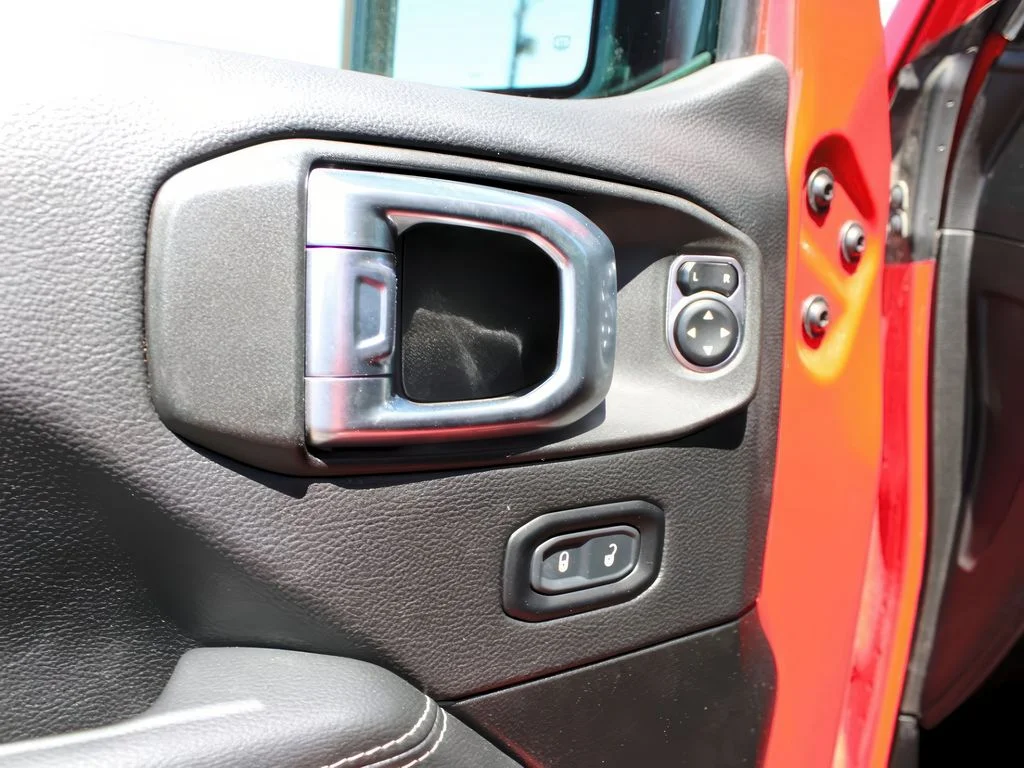 2023 Jeep Wrangler 4-Door Sahara - Photo 12