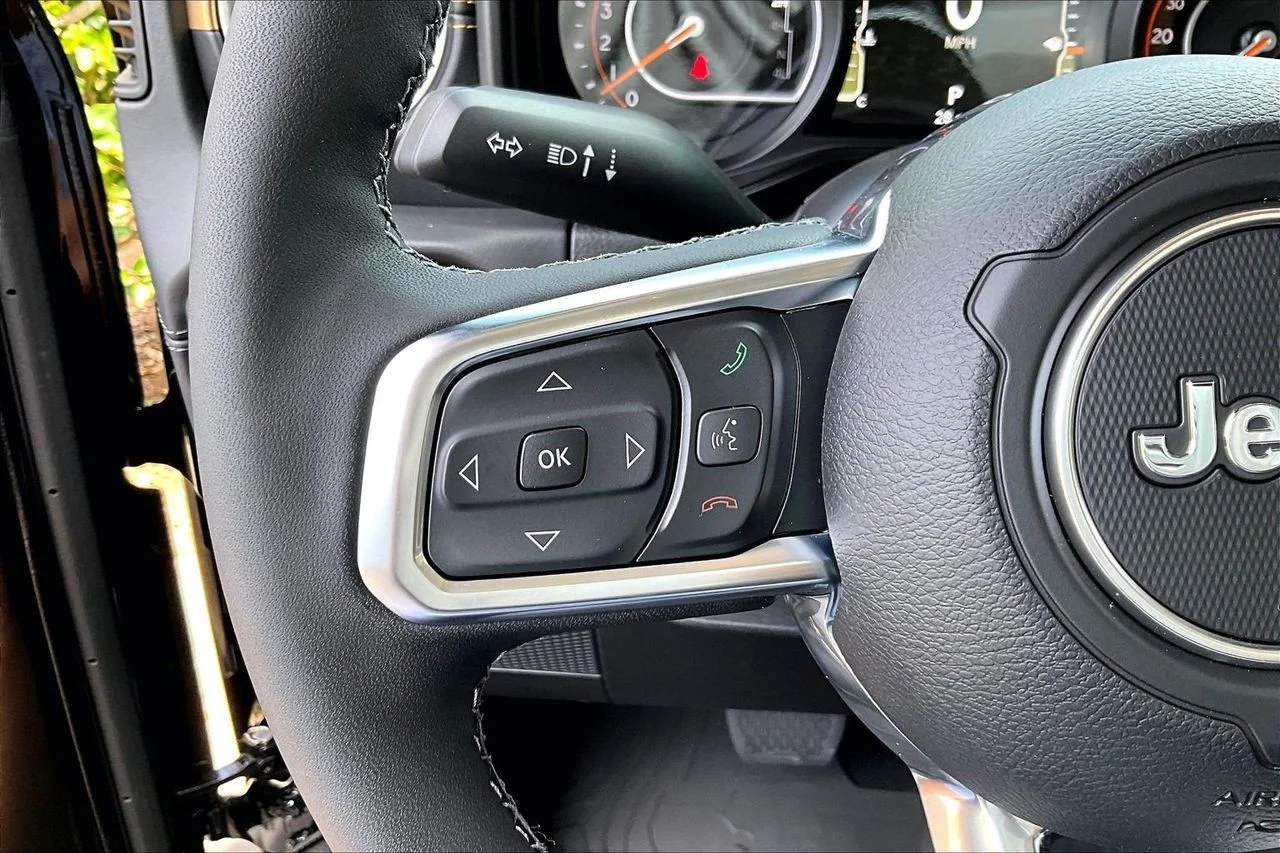 New 2026 Black Clear-Coat Exterior Paint Jeep Sahara image 26