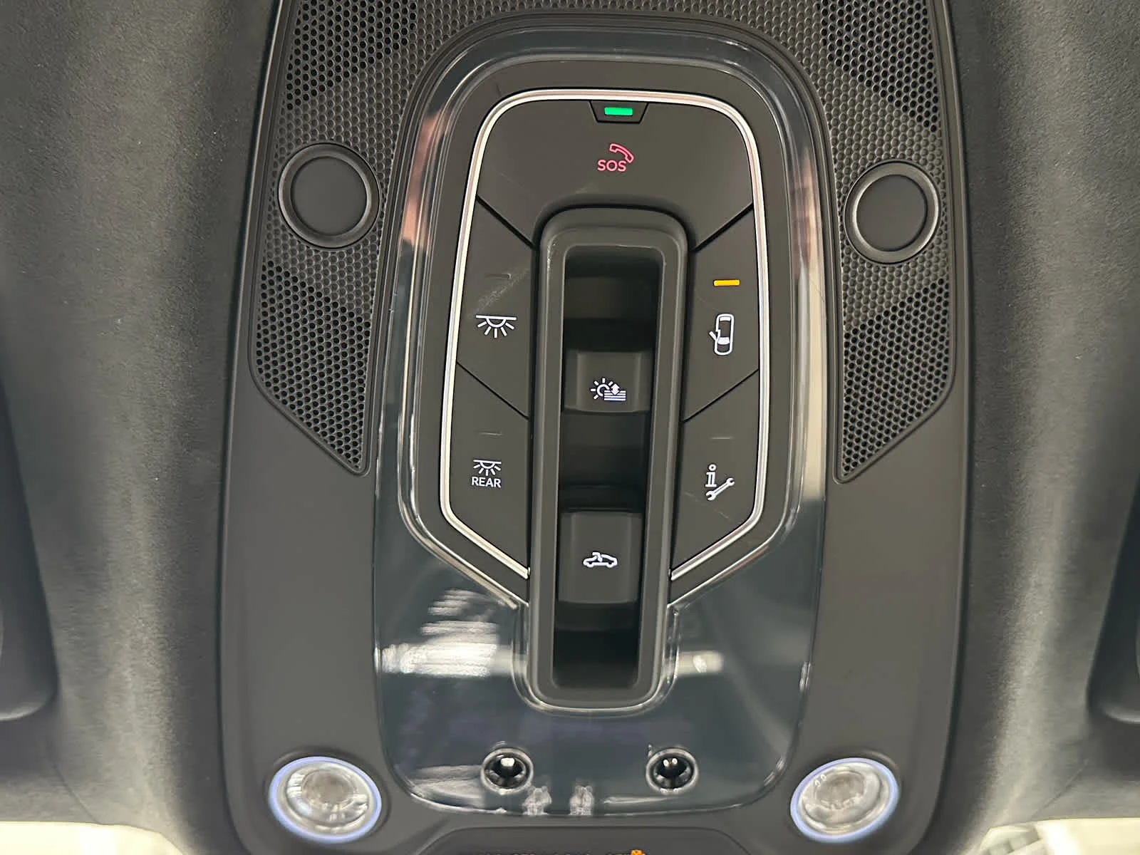 Used 2023 Glacier White Bentley V8 image 40