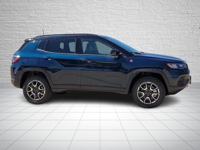New 2026 Fathom Blue Pearl-Coat Exterior Paint Jeep Trailhawk image 5