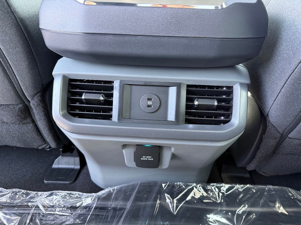 New 2026 Oxford White Ford XLT image 15