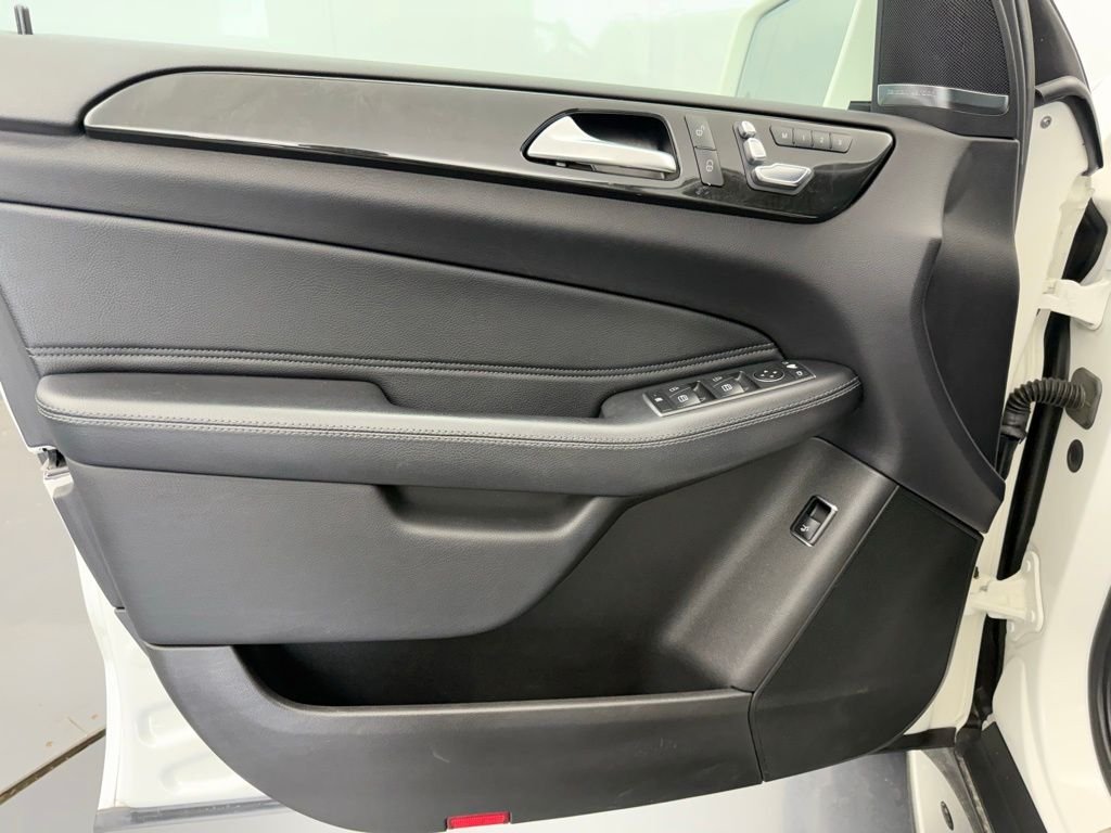 Used 2019 White Mercedes-Benz GLE 400 image 42