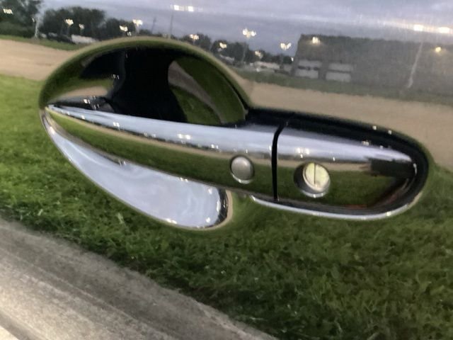 Used 2017  Mazda Touring image 23