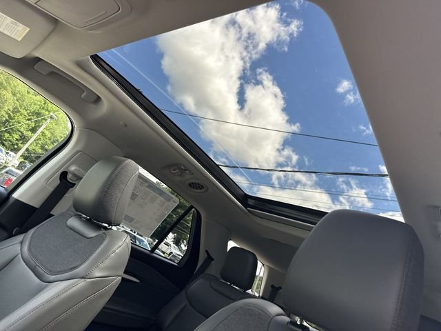 New 2026 Star White Metallic Tri-Coat Ford Active image 18