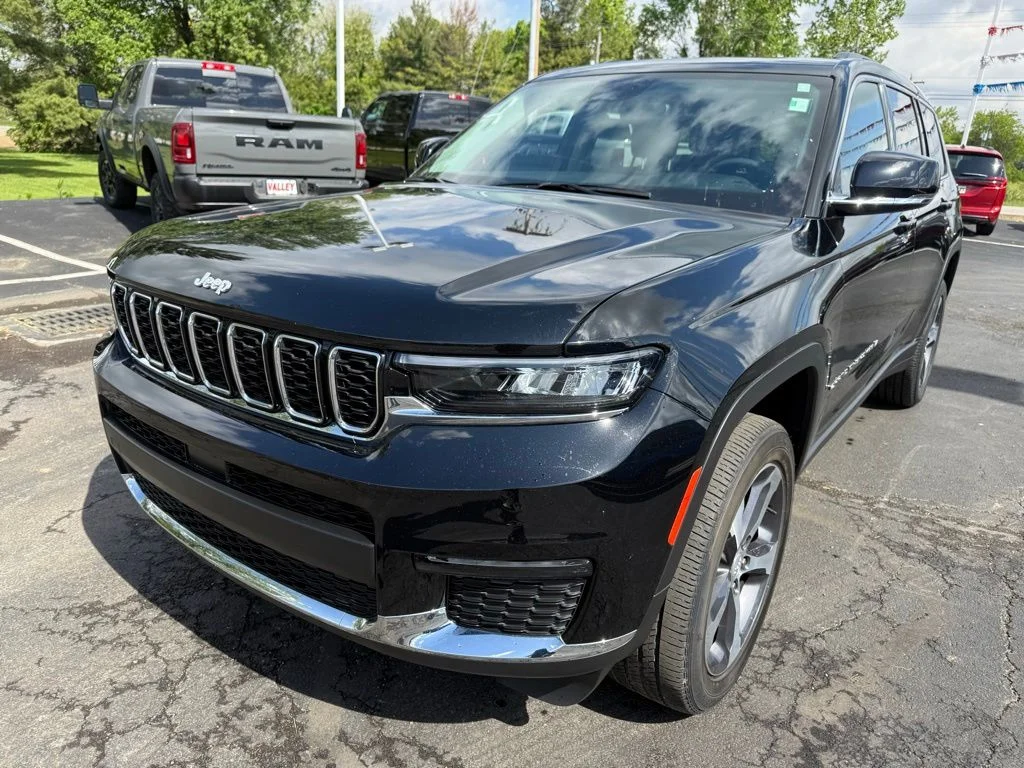 Used 2023 Black Jeep Limited image 2