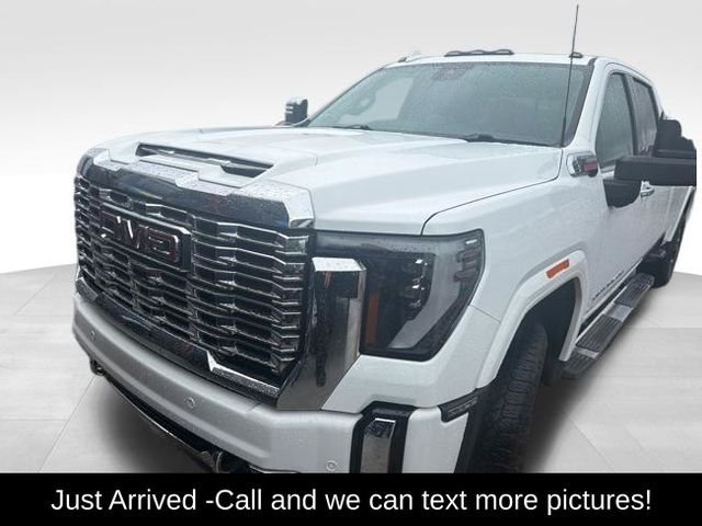 2024 GMC Sierra 4WD Crew Cab Standard Box Denali's photo