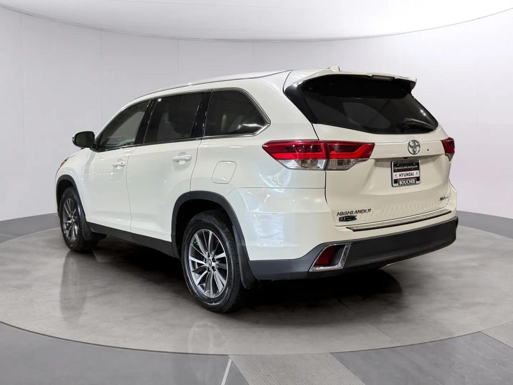 Used 2019 White Toyota XLE image 5