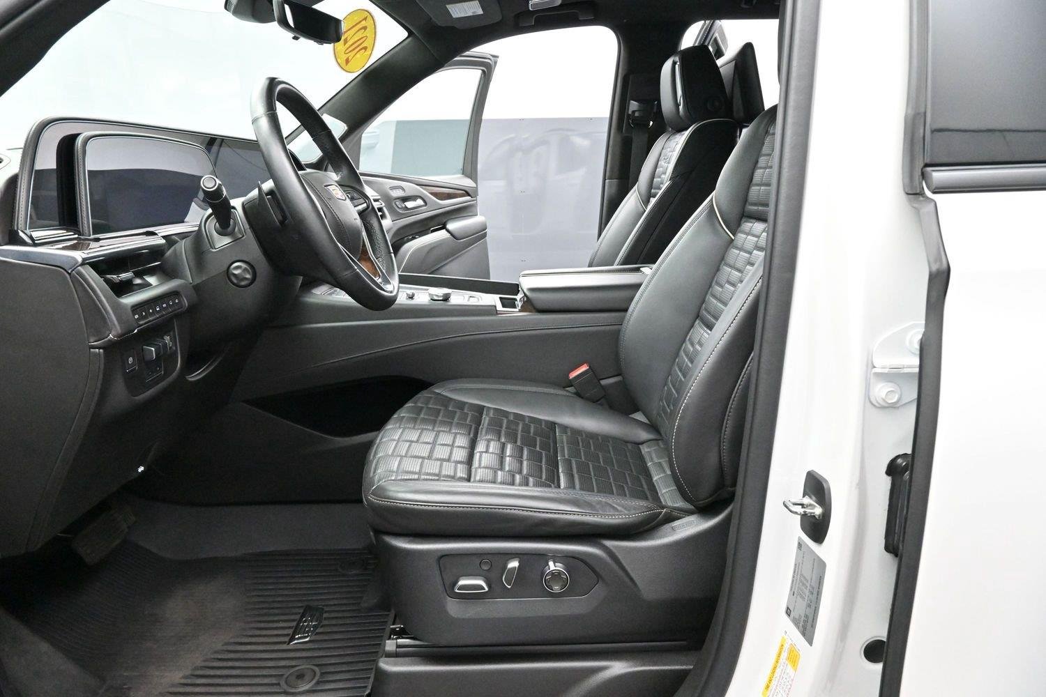 Used 2021 CRYSTAL WHITE TRICOAT Cadillac Sport Platinum image 15