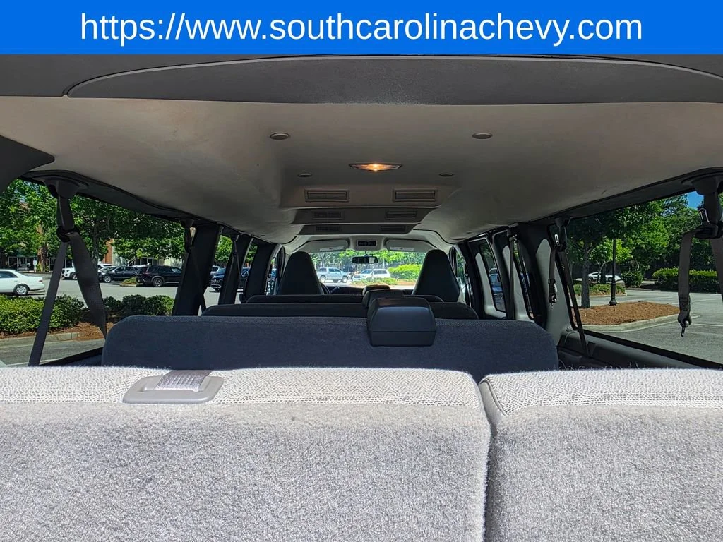 Used 2025 Summit White Chevrolet 1LS image 29