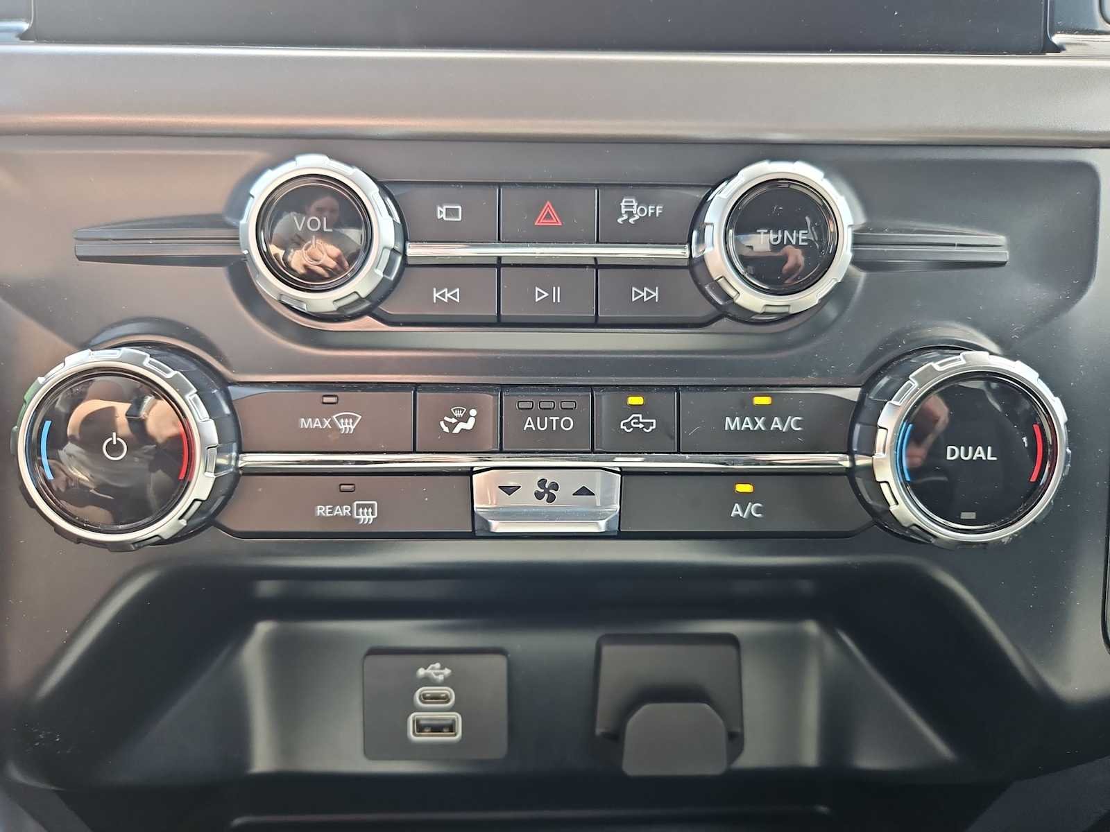 Certified Used 2025 Oxford White Ford XLT image 18
