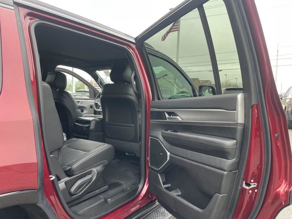 New 2026 Velvet Red Pearl-Coat Exterior Paint Jeep  image 40