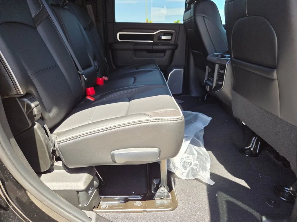 New 2026 Diamond Black Crystal Pearl-Coat Exterior Paint RAM Laramie image 17