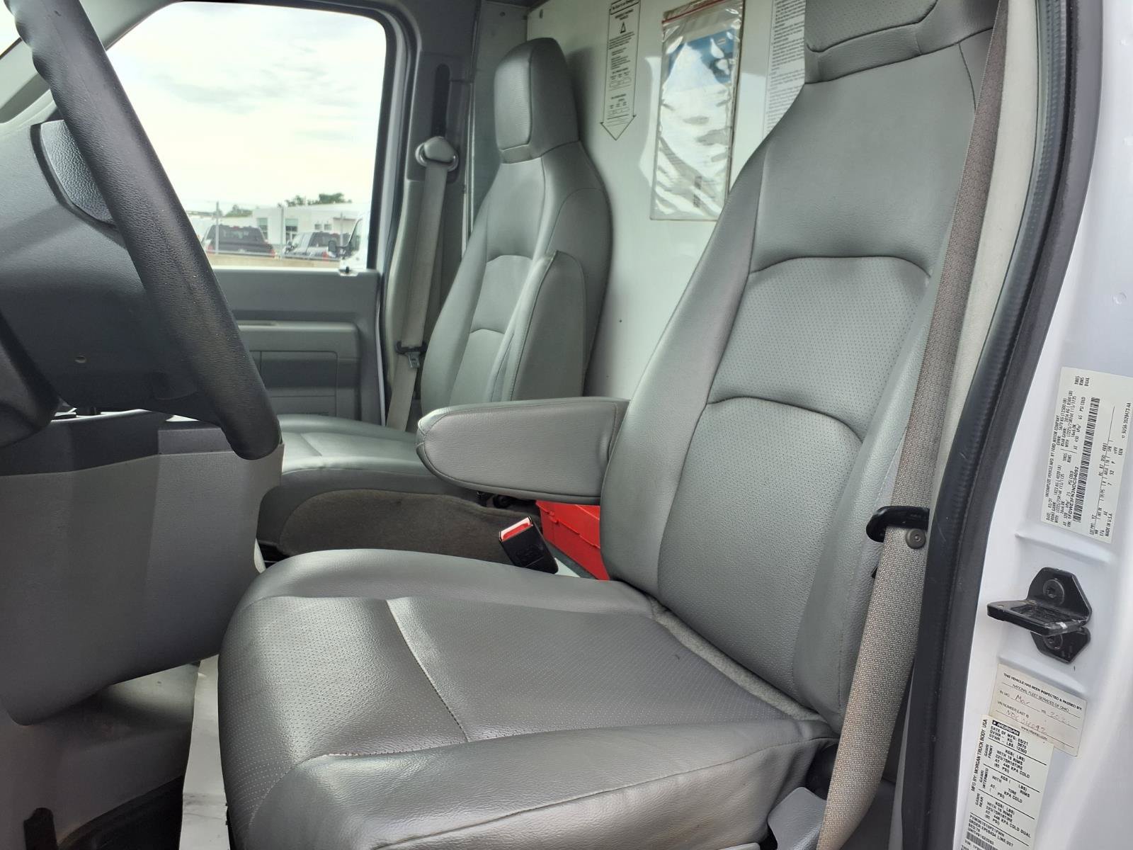 Certified Used 2022 Oxford White Ford Base image 3