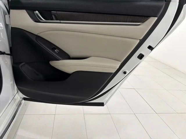 Used 2021 Platinum White Pearl Honda EX-L image 20