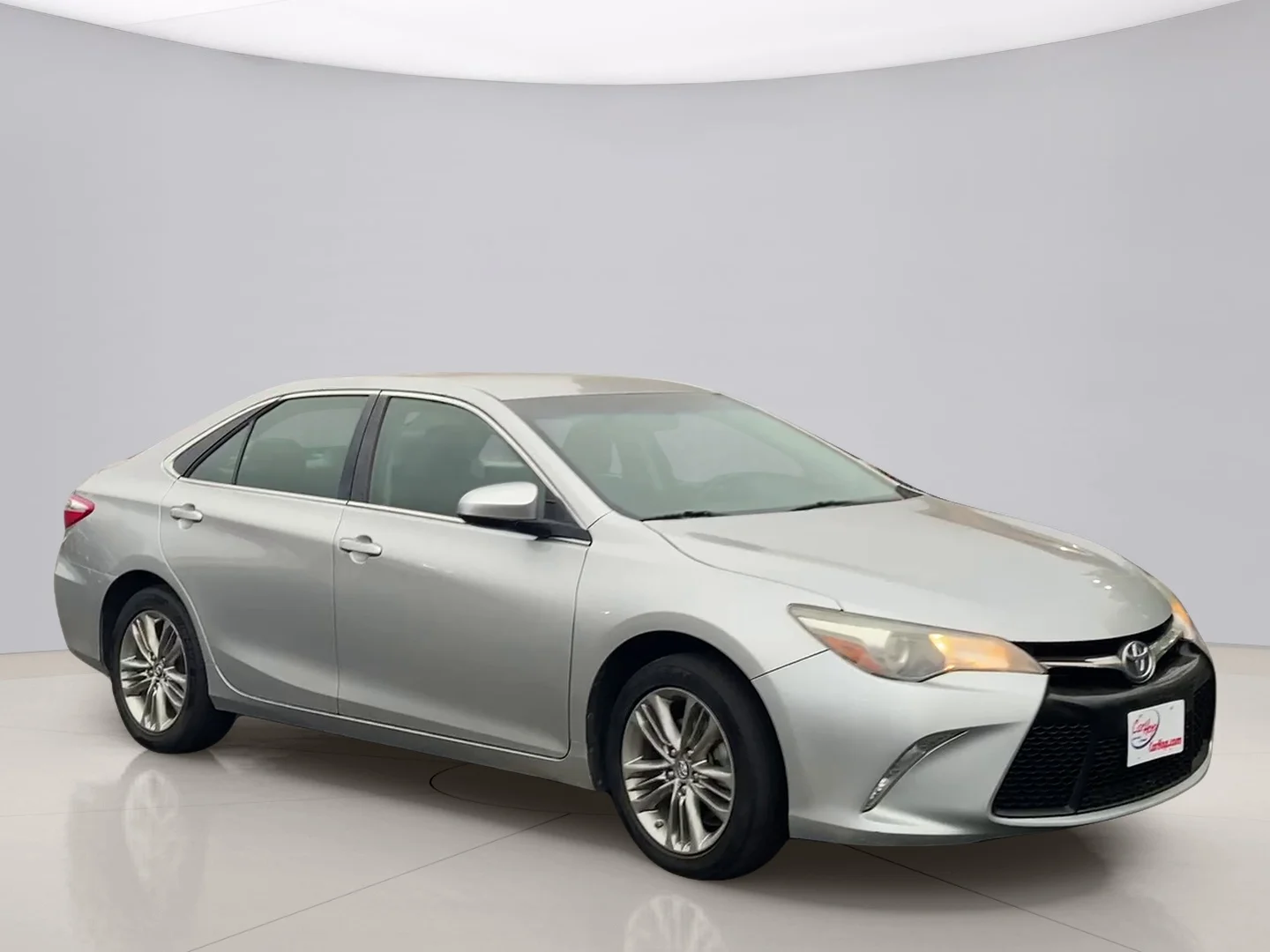 Used 2017 Silver Toyota LE image 3