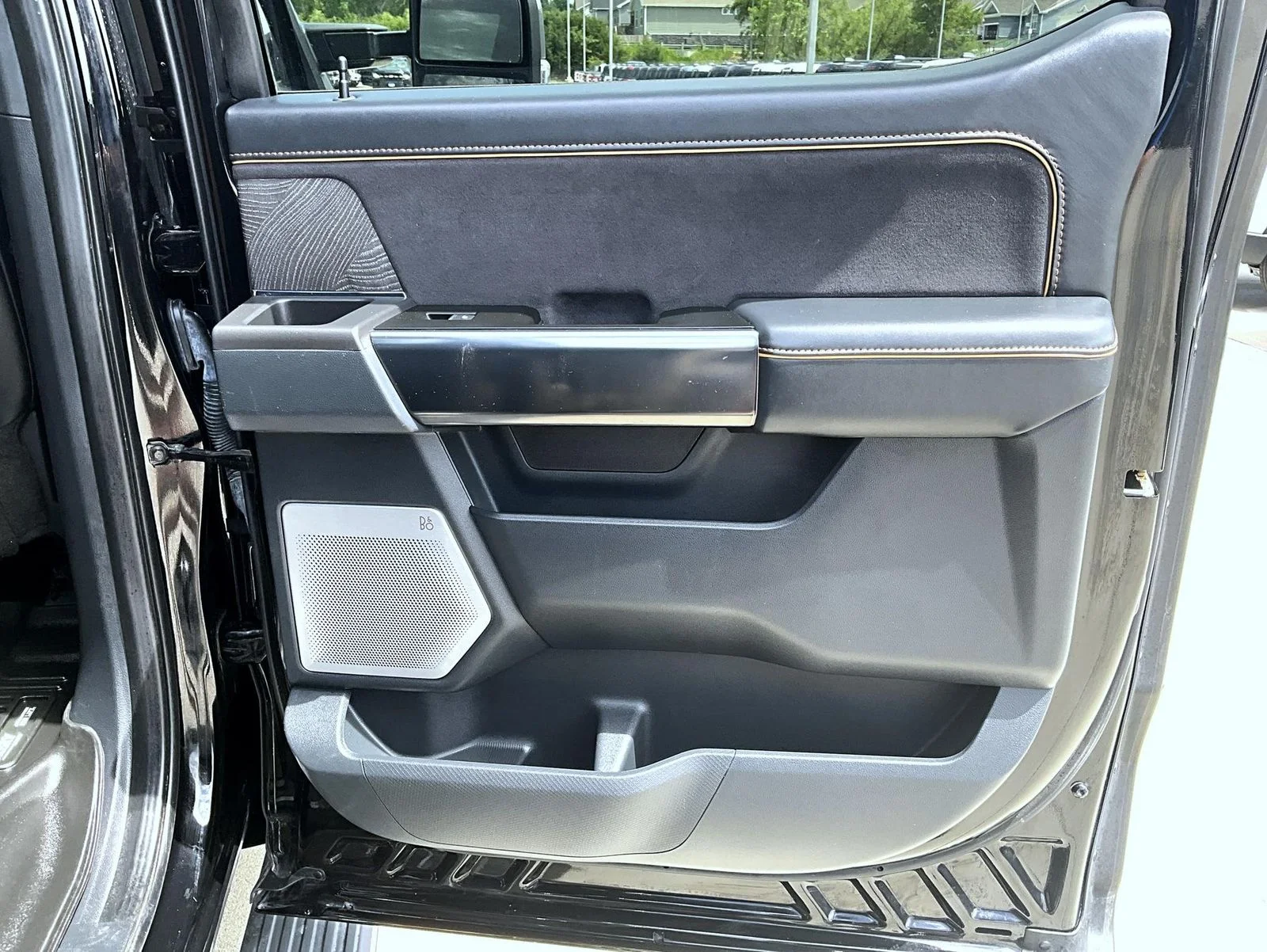 Used 2022 Black Ford Platinum image 18