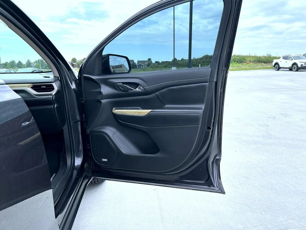 Used 2019 Silver GMC Denali image 17