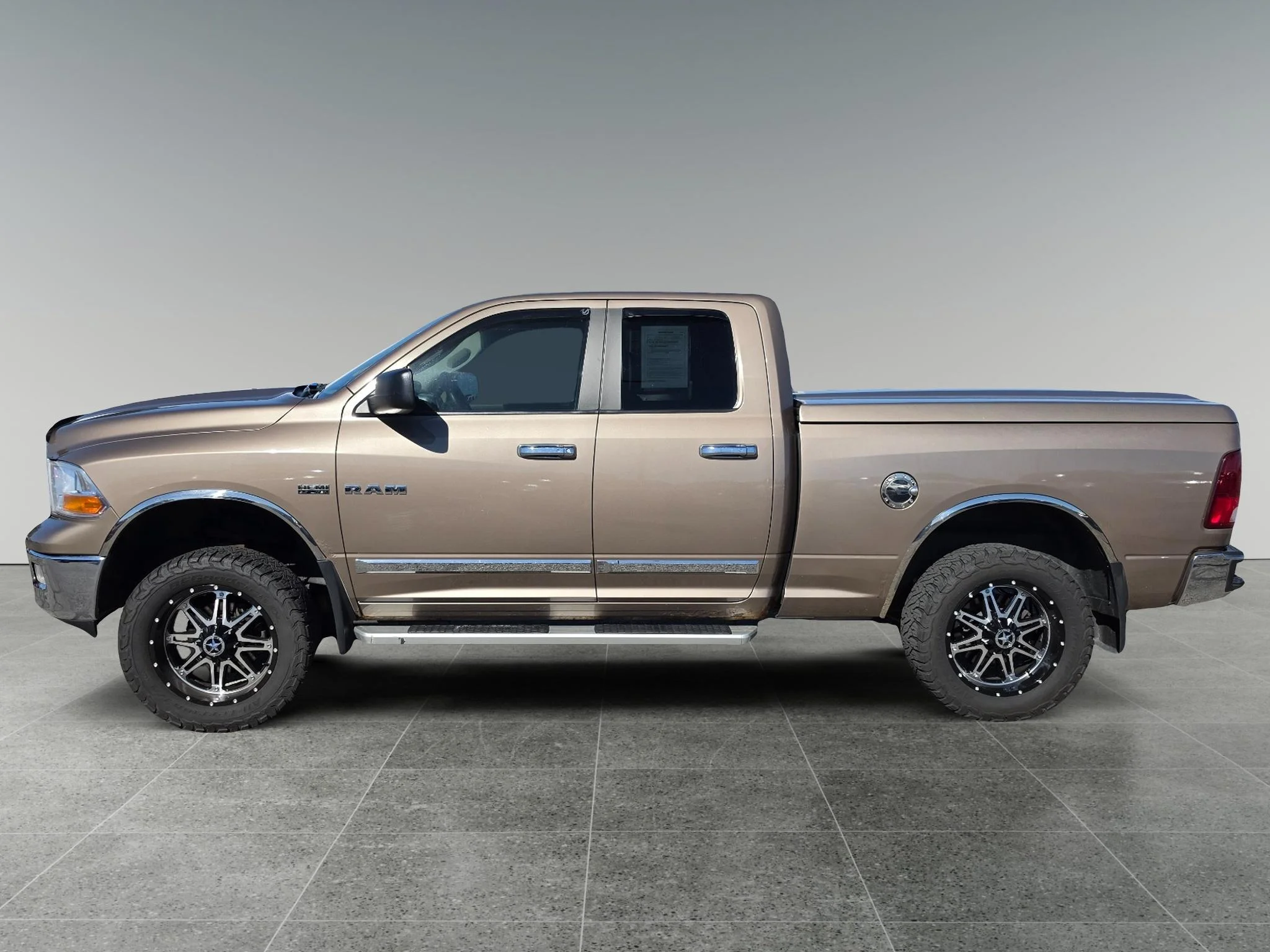 Used 2009 Austin Tan Pearlcoat Dodge SLT image 2