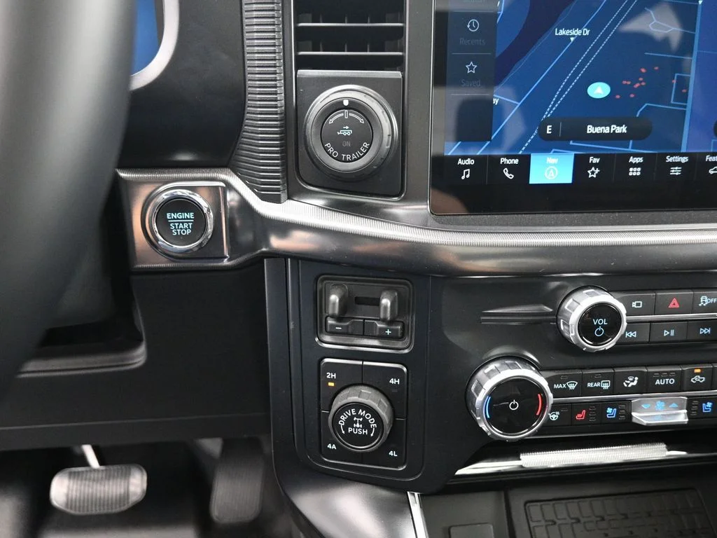 New 2025 Shelter Green Ford Raptor image 18