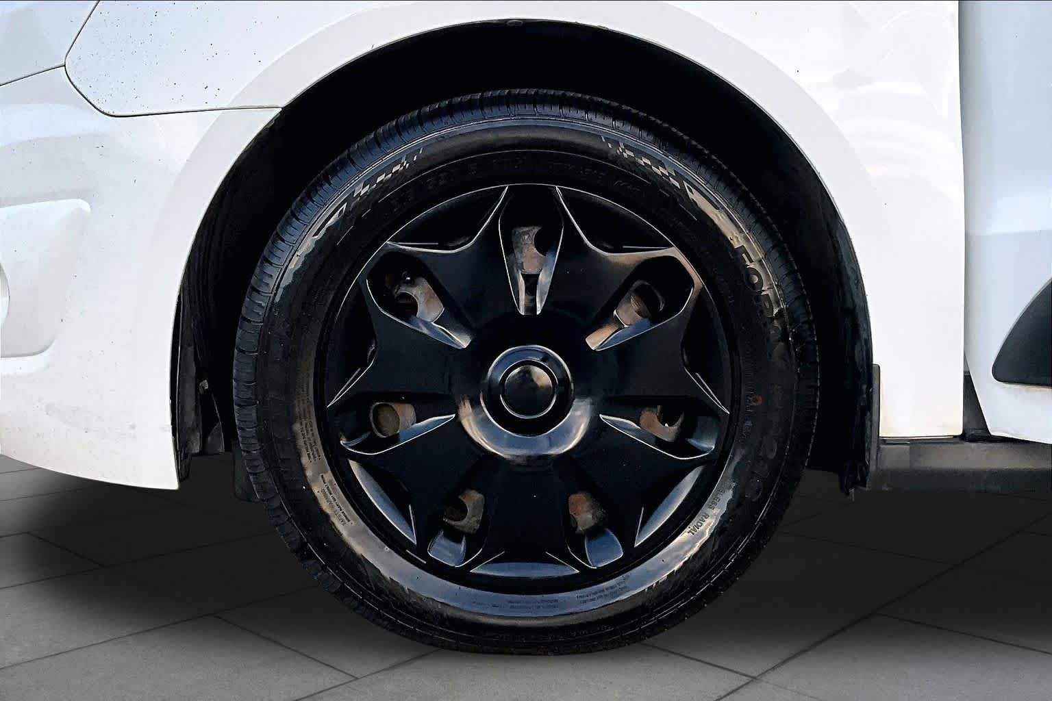 Used 2017 Frozen White Ford XLT image 10
