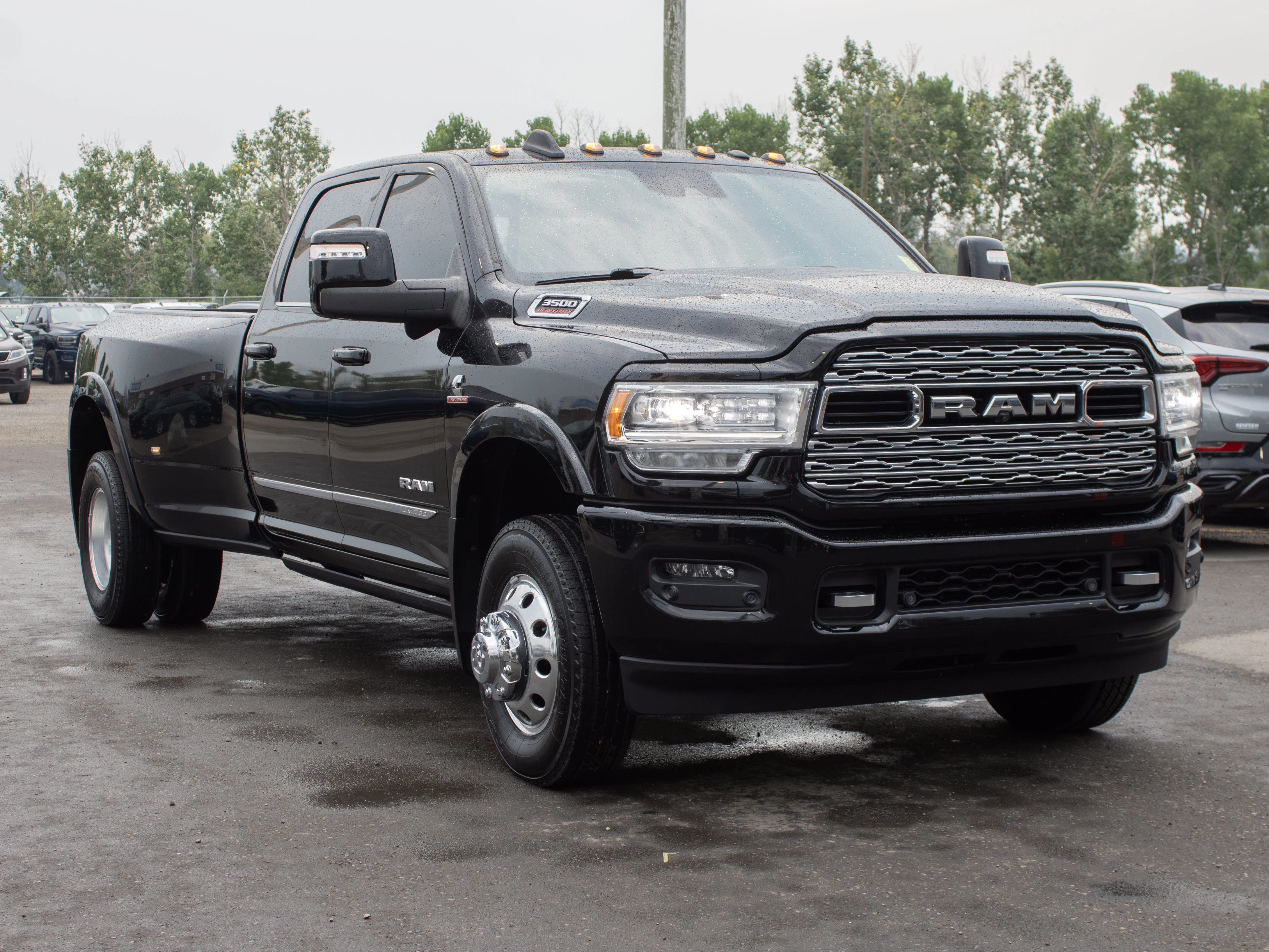 Used 2023 Black RAM Limited*Dually | 6.7L Cummins HO | 4.10 Rear Axle | 5th Wheel & Gooseneck Prep | image 9