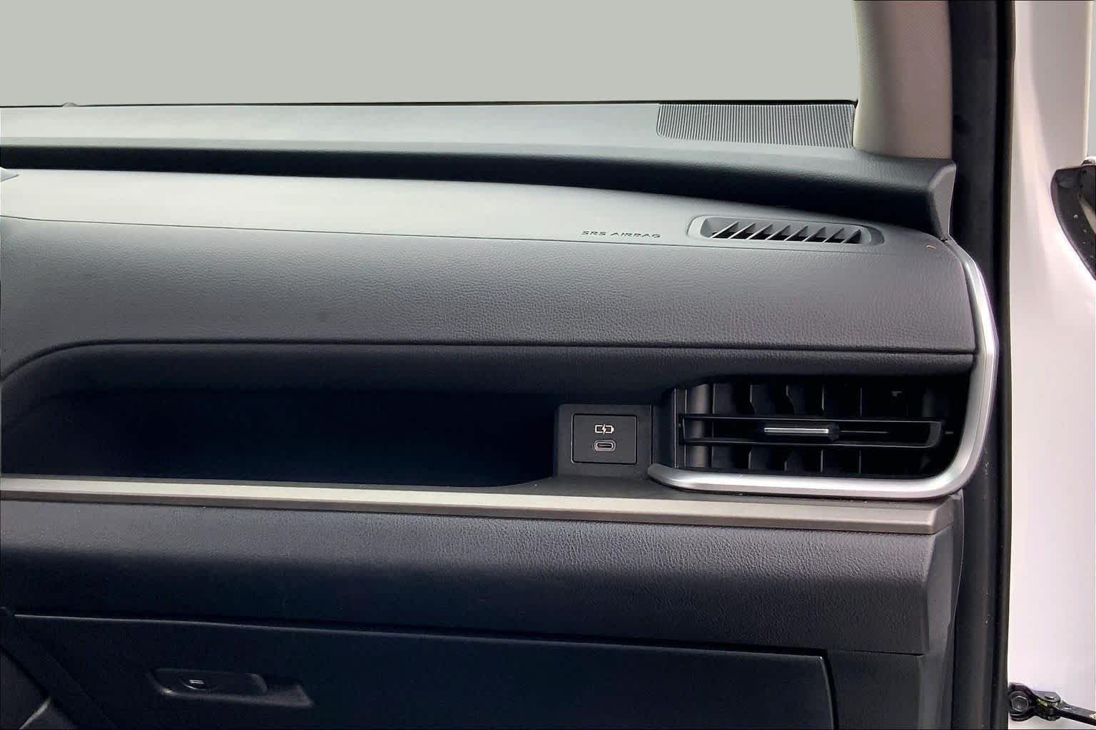 Used 2025 Wind Chill Pearl Toyota XLE image 18