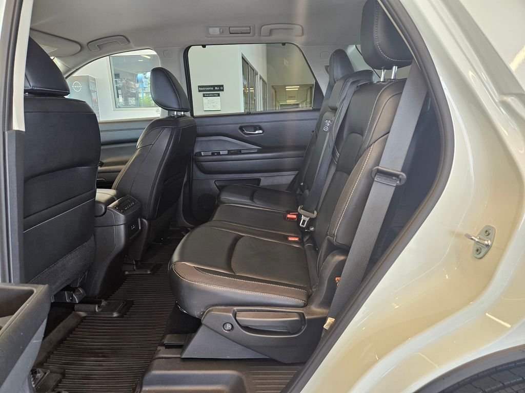 Used 2023 Pearl White Nissan SL image 27