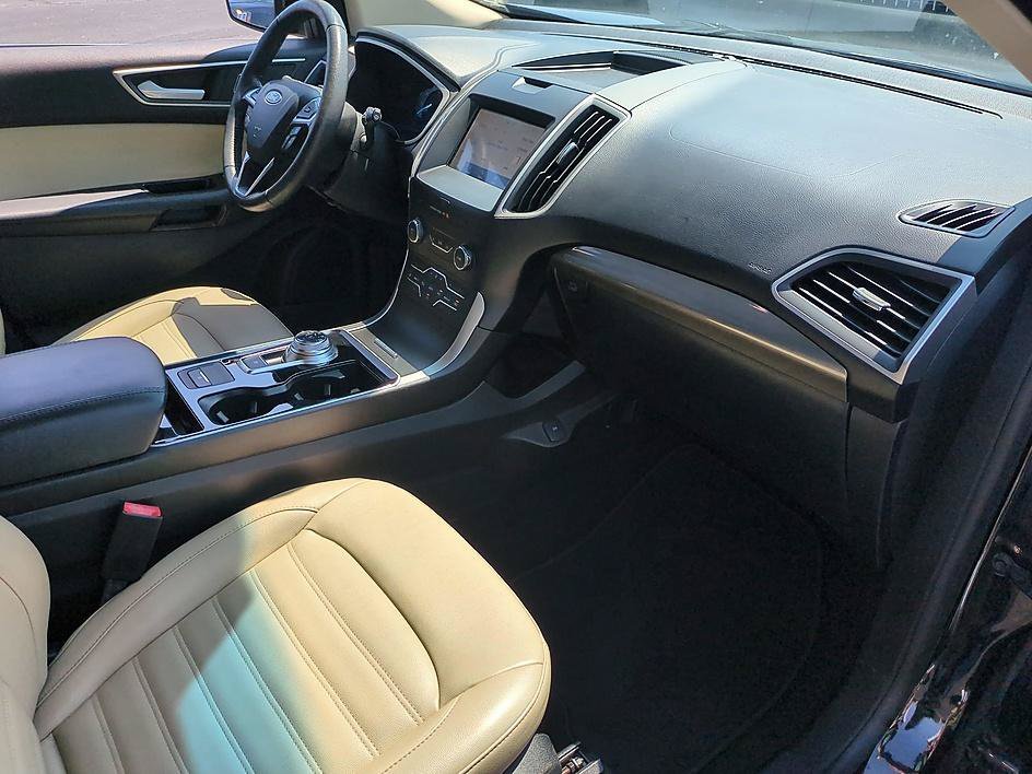 Used 2020 Black Ford SEL image 36