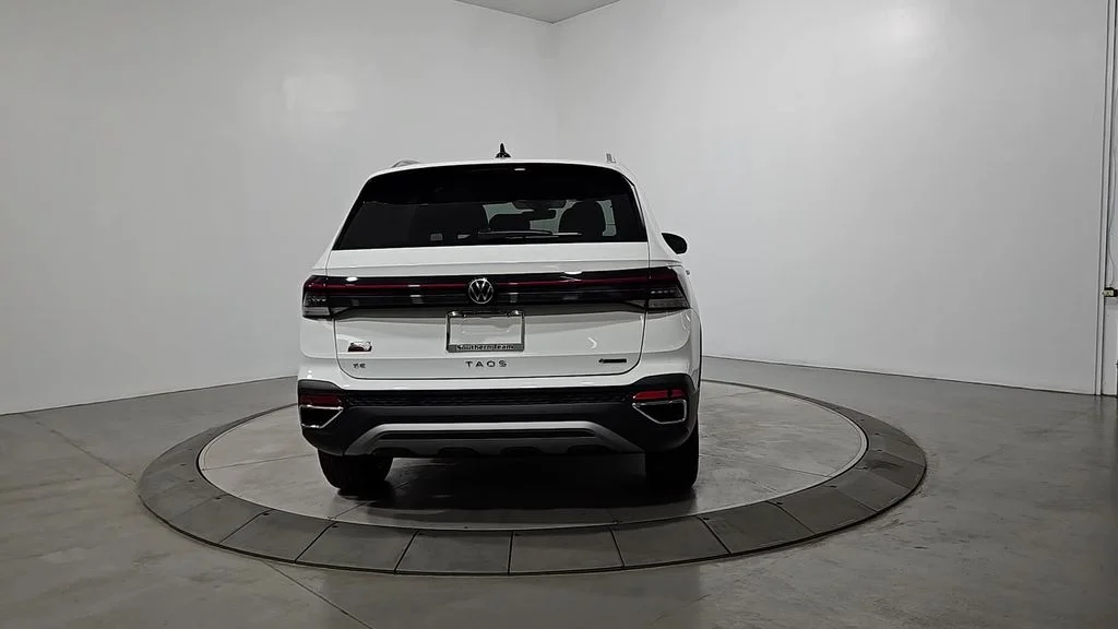 2026 Volkswagen Taos SE - Photo 4