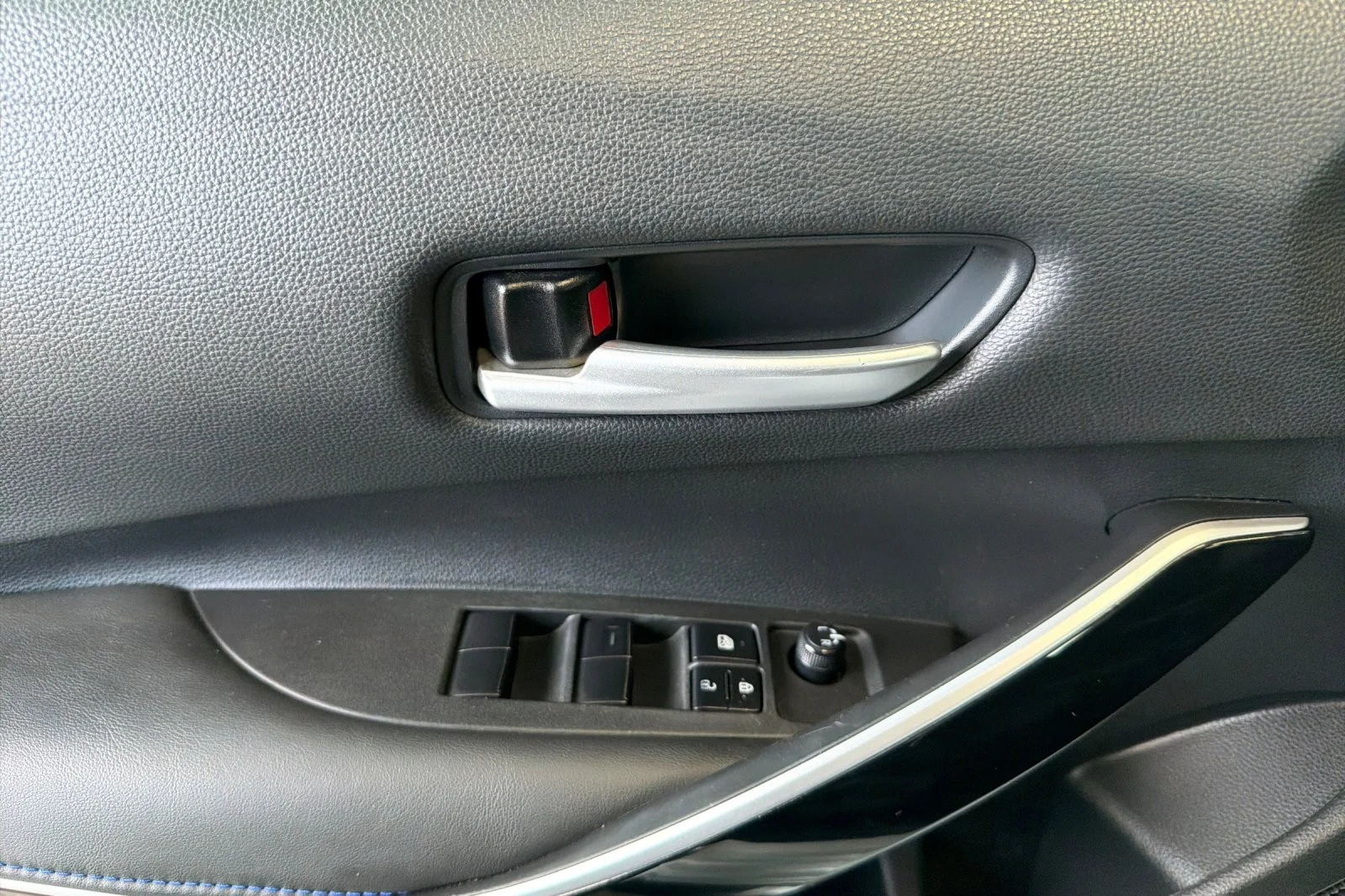 Certified Used 2022 Wind Chill Pearl Toyota XSE image 10