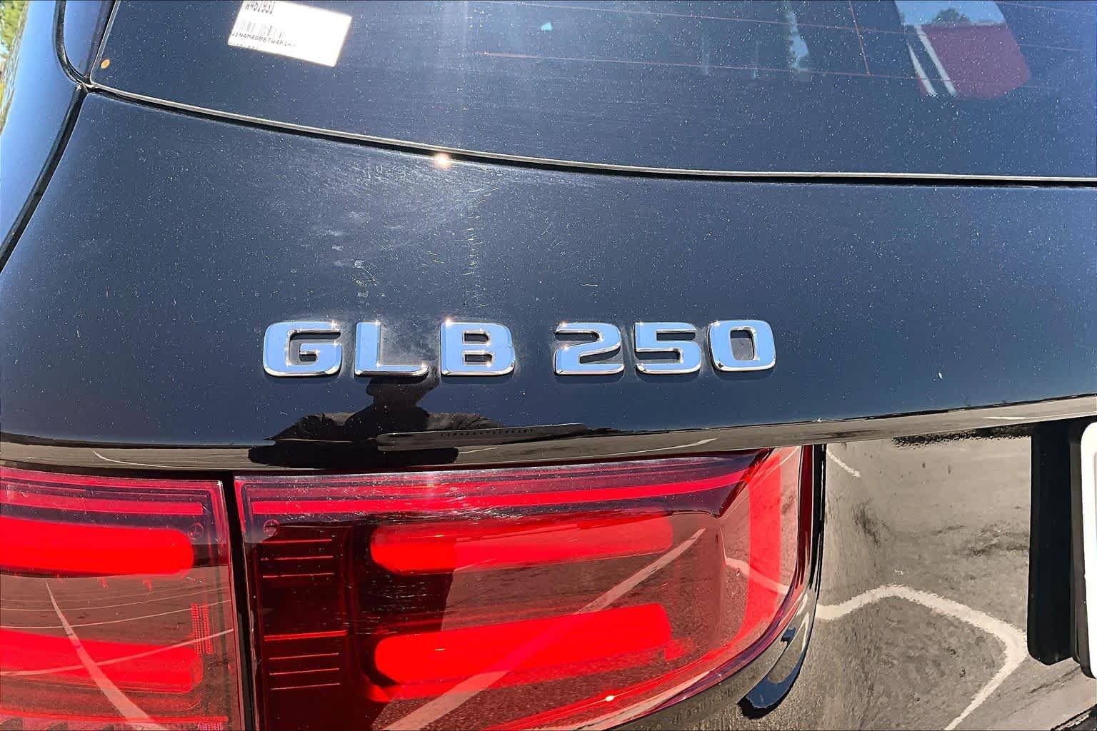 Used 2026 Night Black Mercedes-Benz GLB 250 image 10