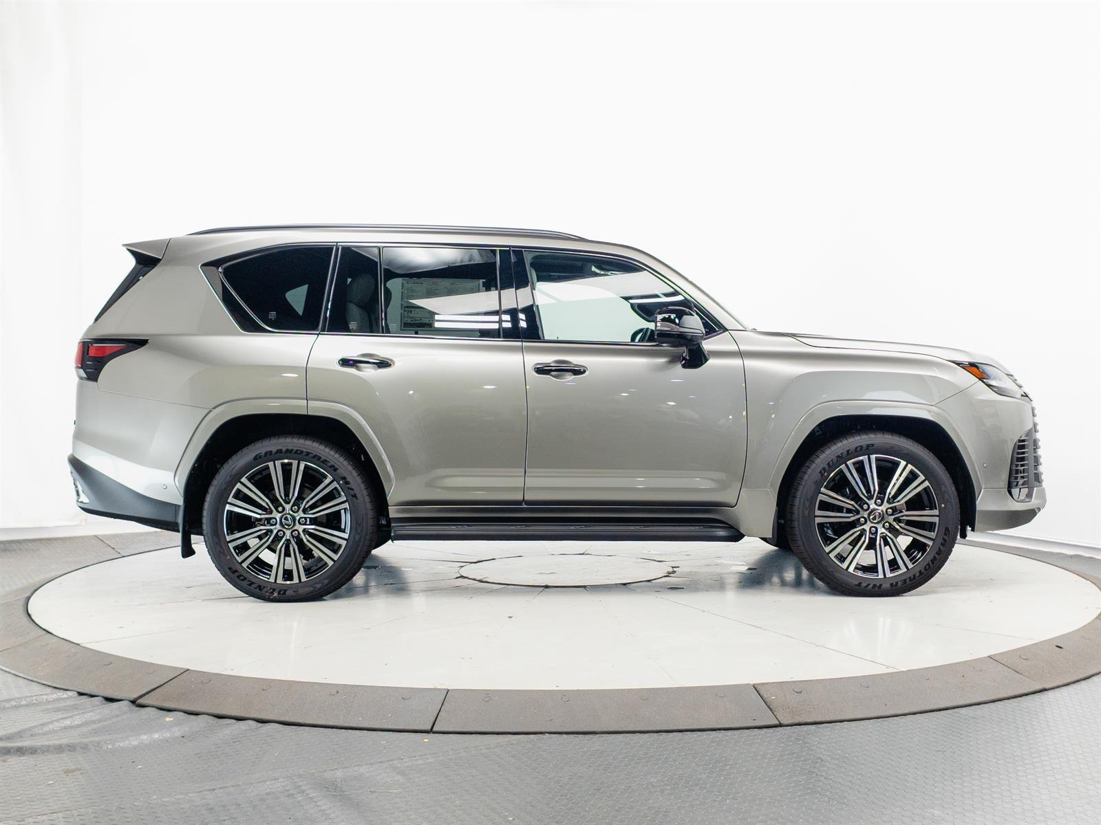 2026 Lexus LX 700h Luxury | CarEdge | CarEdge
