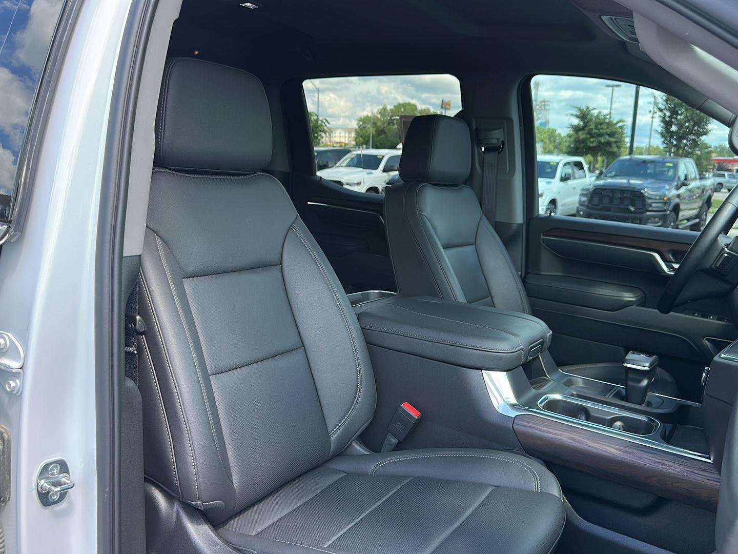Used 2025 Summit White GMC SLT image 40