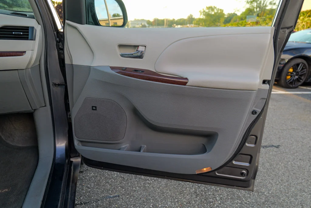 Used 2011 Predawn Gray Mica Toyota XLE image 29