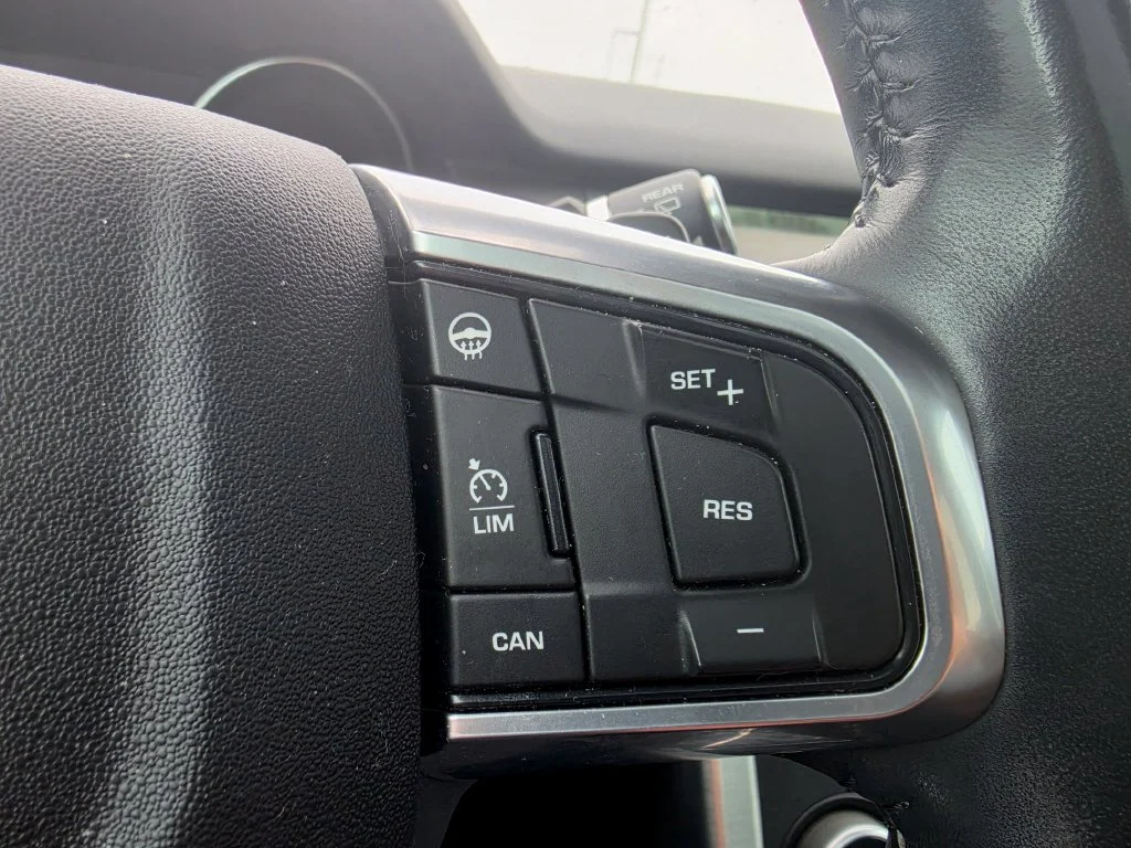 Used 2017 White Land Rover HSE image 22