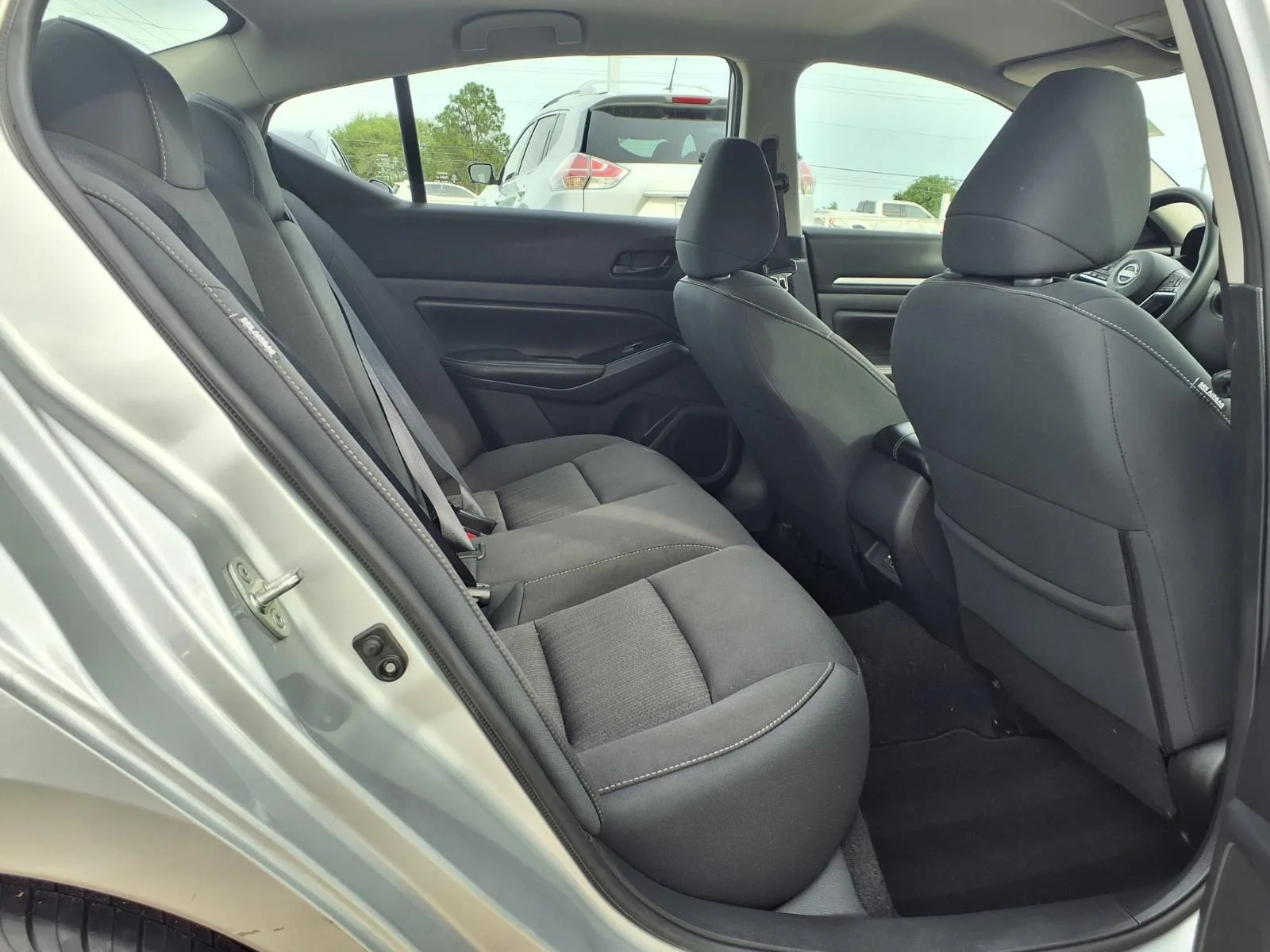Certified Used 2023 Silver Nissan 2.5 SV image 9