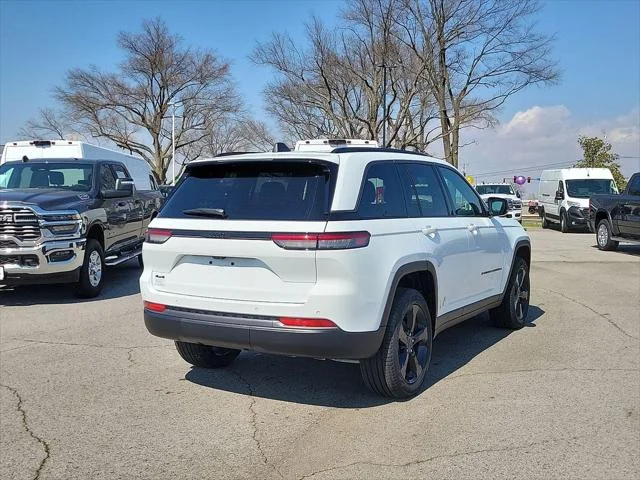 New 2026 Bright White Clear-Coat Exterior Paint Jeep Limited image 5