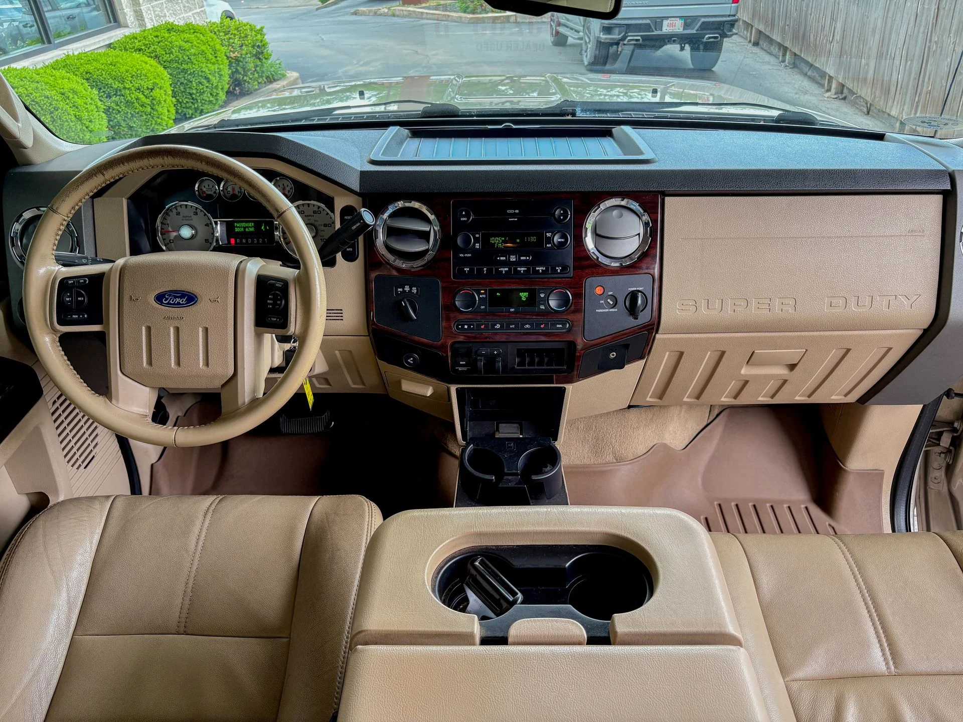 Used 2008 Gold Ford Lariat image 2
